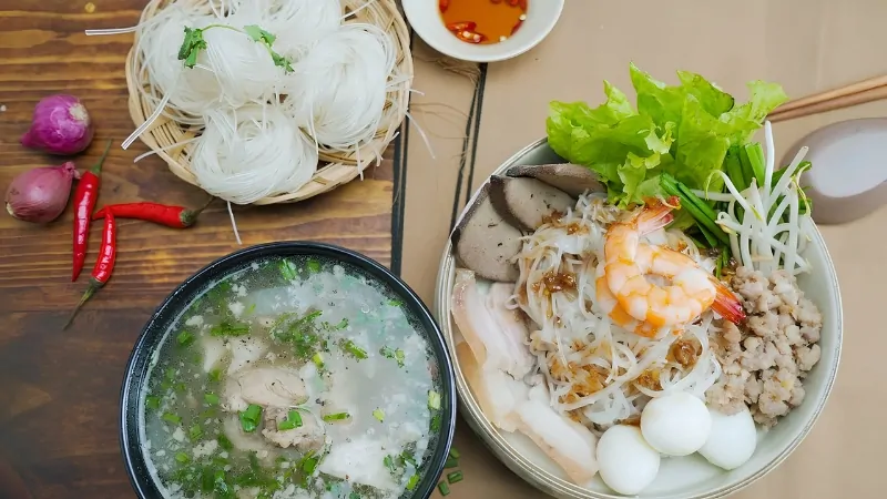 Bánh canh ghẹ Ngọc & Hủ tiếu Nam Vang Hoa Biển Côn Đảo