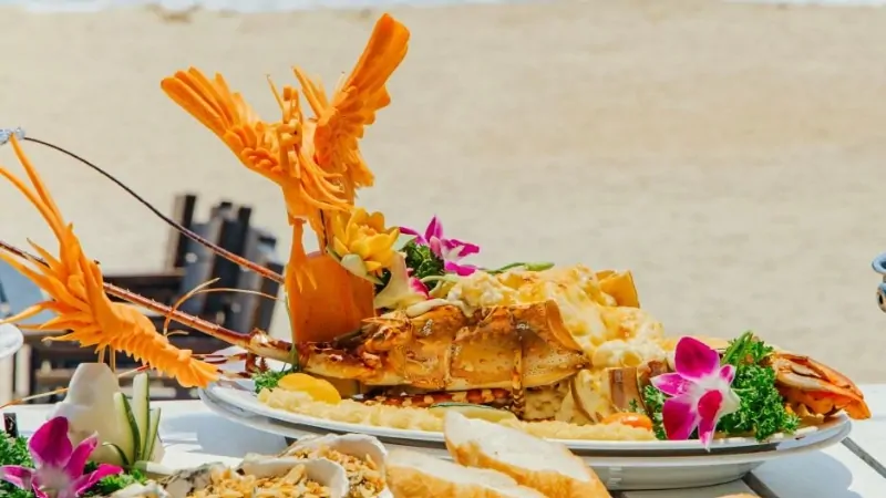 Quán Hải Sản Sang Tuyền & Nhà hàng Cánh Buồm Côn Đảo