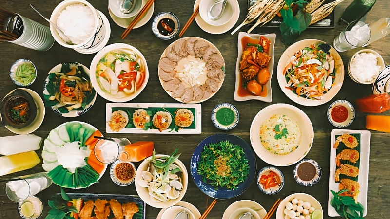 ភោជនីយដ្ឋានគ្រួសារ Côn Đảo – សេចក្ដីស្រឡាញ់ពិតរបស់អ្នកចំពោះអាហារសមុទ្រដ៏ឈ្ងុយឆ្ងាញ់ មានជីវជាតិ និងមានតម្លៃសមរម្យ។