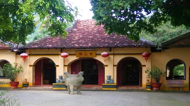 An Sơn Miếu Côn Đảo