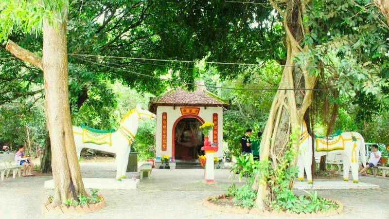 Miếu Cậu Hoàng Tử Cải Côn Đảo