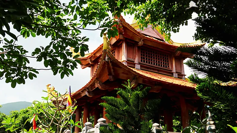 Trải nghiệm ngắm cảnh tại Vân Sơn Tự Côn Đảo