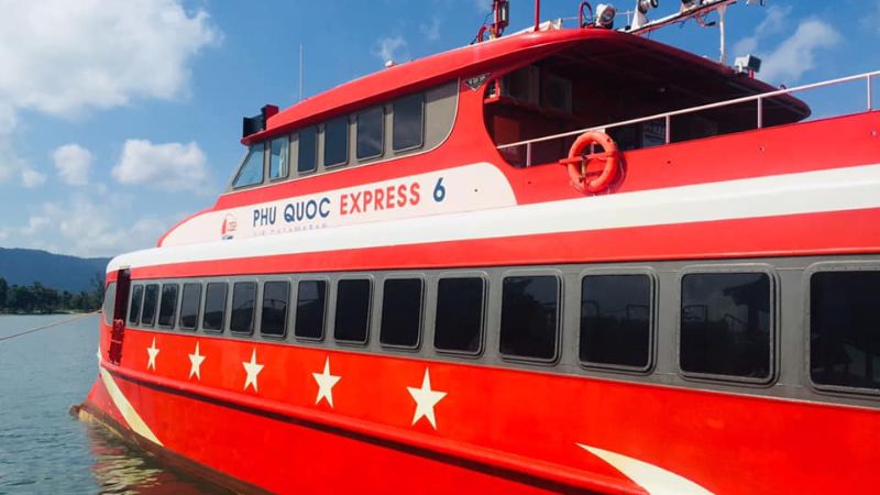 Tàu cao tốc hai thân Phú Quốc Express 6 cập bến