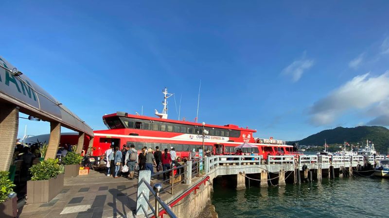 Tàu Côn Đảo Express 36 đón khách tại cảng