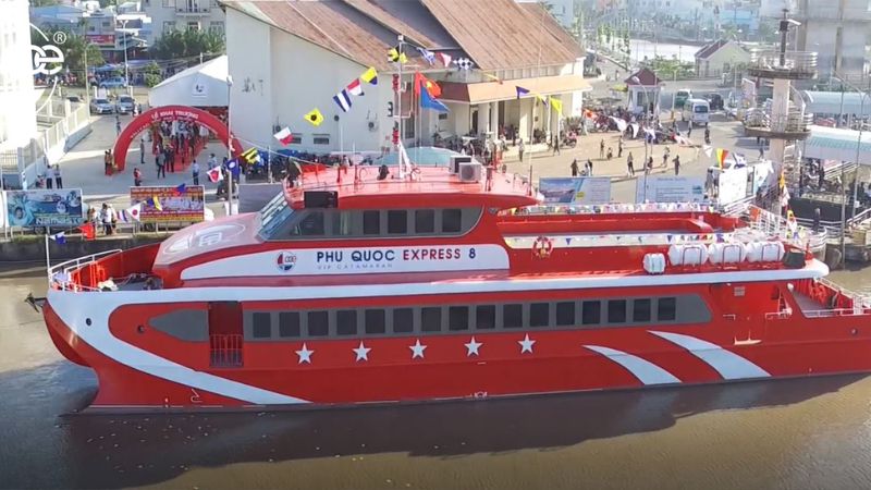 Tàu Phú Quốc Express 8 cập bến ở Rạch Giá