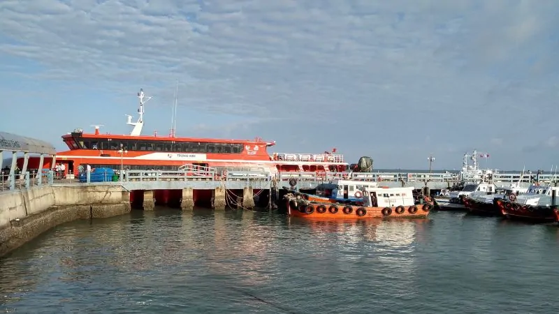 The Trưng Nhị vessel docked at Bãi Đàm Port Côn Đảo