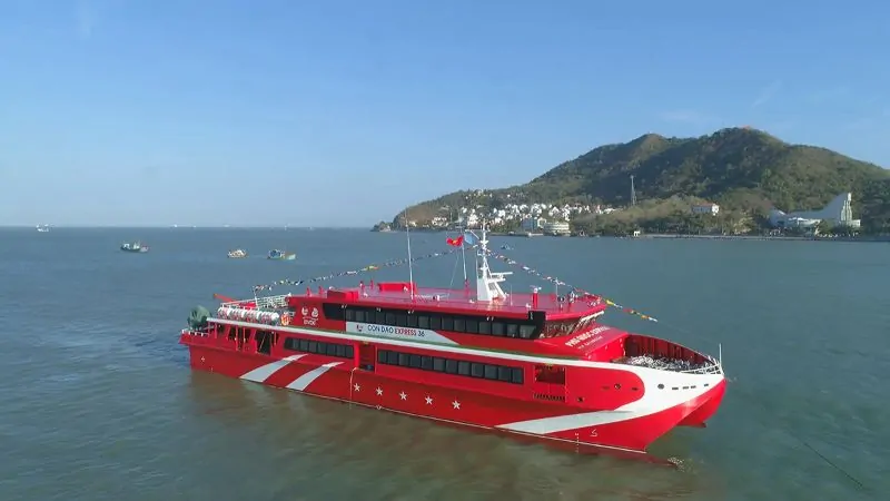 A panoramic view of the Côn Đảo Express 36 setting sail