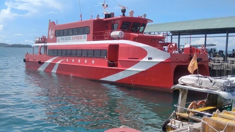 Cận cảnh thiết kế nổi bật của Phú Quốc Express 18
