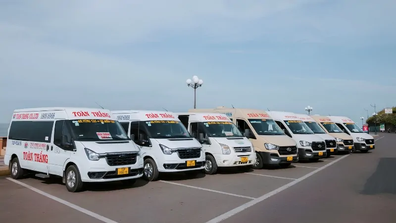 Đi bằng xe khách / Limousine cao cấp từ Thành phố Bà Rịa đến Cảng Cầu Đá