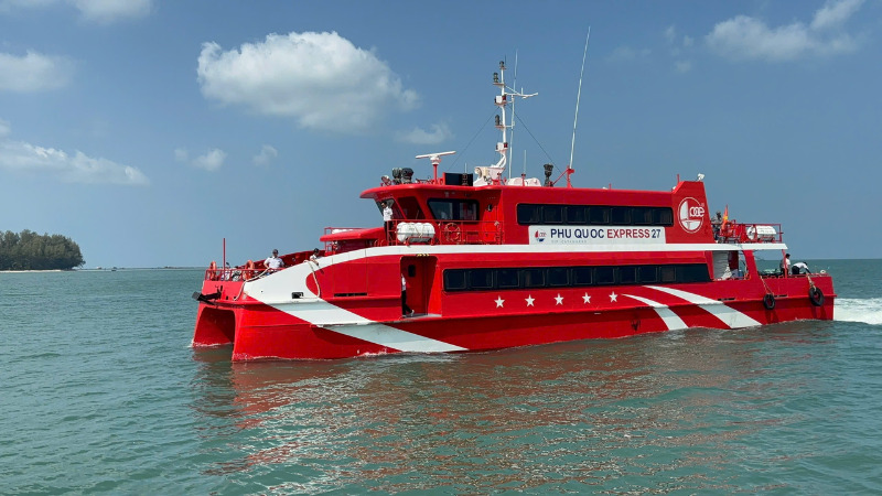 Tàu Phú Quốc Express 27 đang hoạt động tại cảng Sa Kỳ