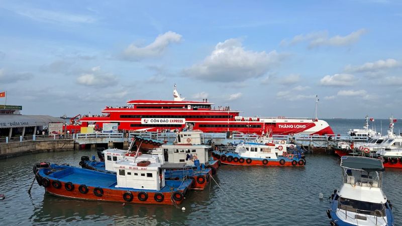 Tàu Thăng Long neo đậu tại cảng Cầu Đá - Vũng Tàu