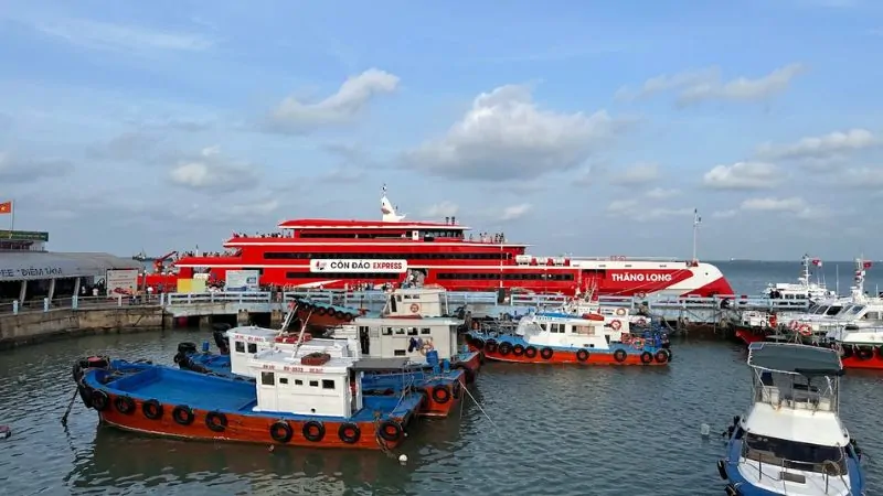 Tàu Thăng Long neo đậu tại cảng Cầu Đá - Vũng Tàu