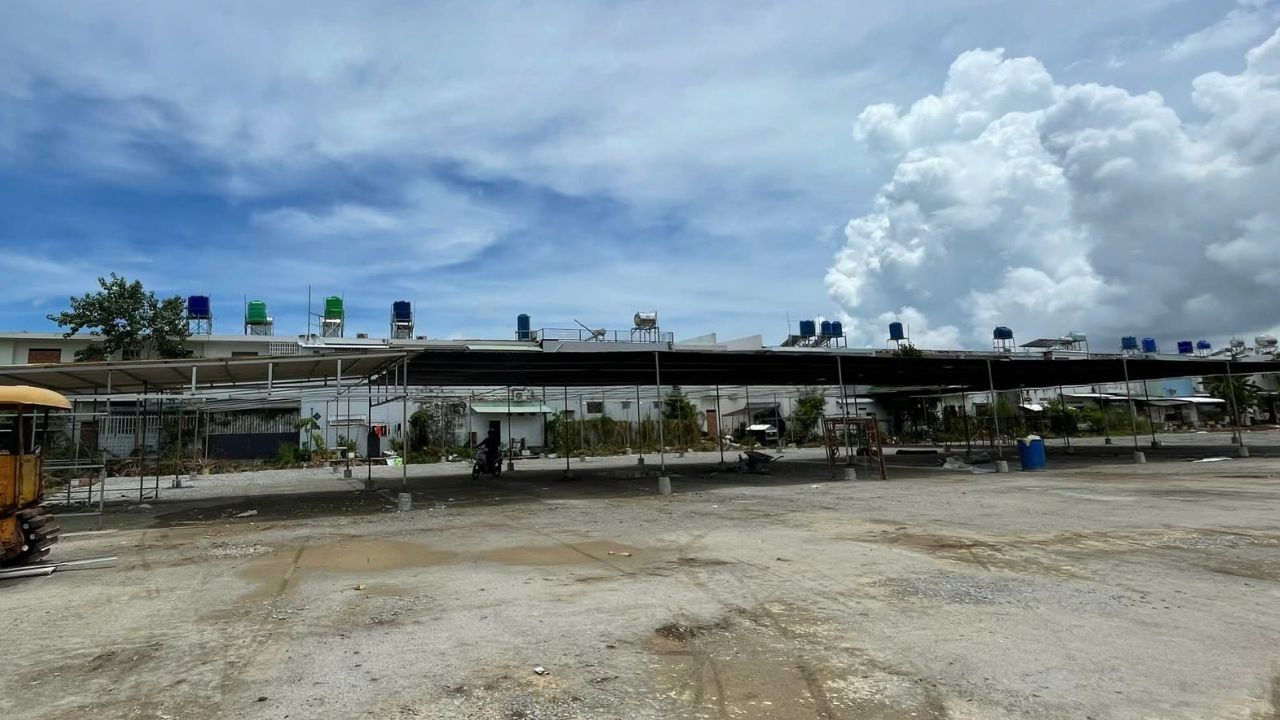 Bãi giữ xe tư nhân trên đường 3/2 gần bến tàu Rạch Giá