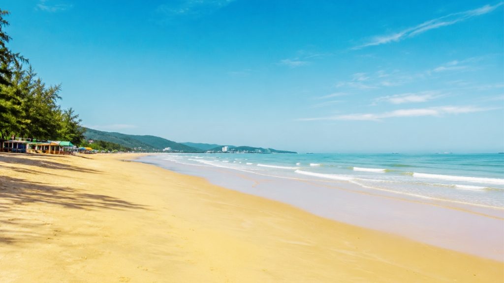 Bãi biển Thủy Tiên – Êm đềm, ít xô bồ