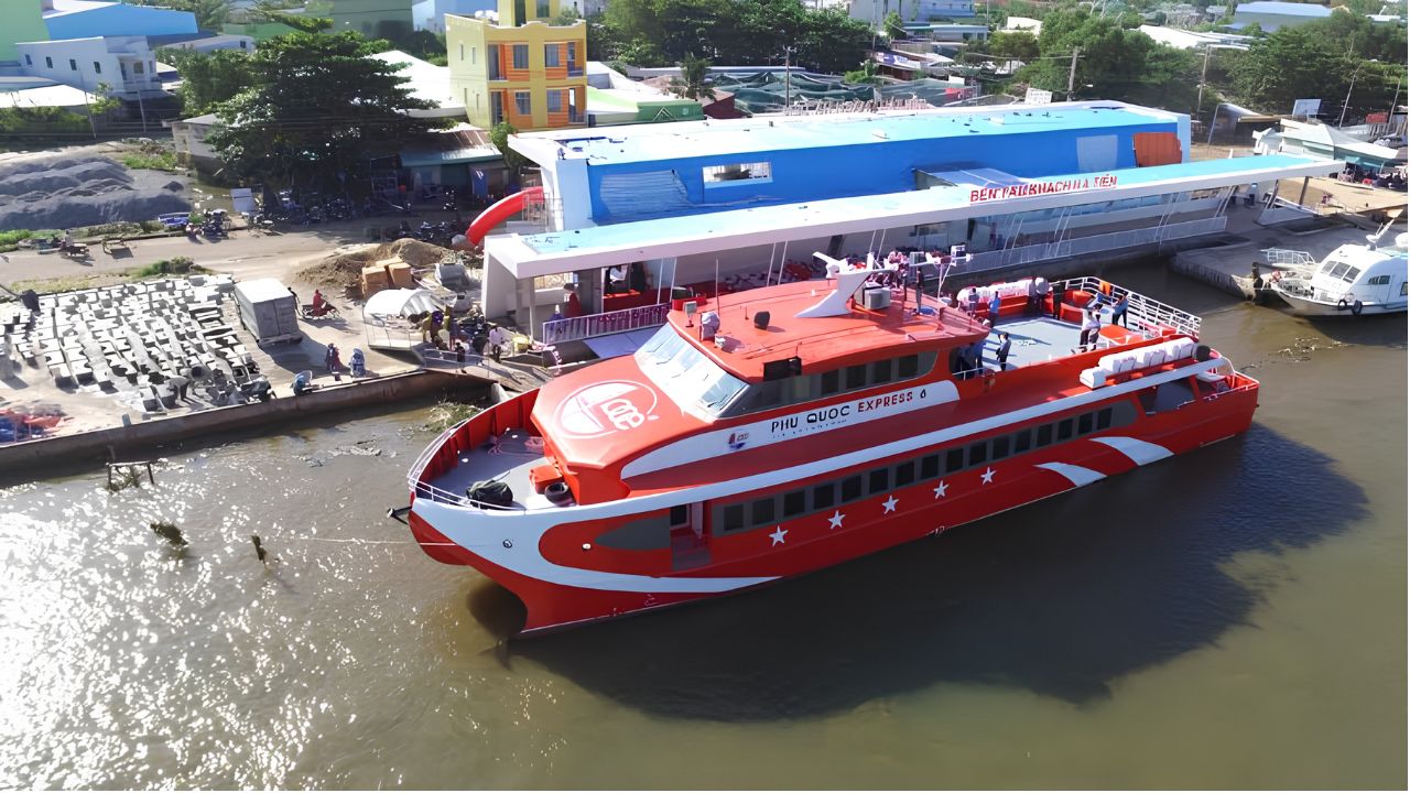 Bến cảng Hà Tiên nhìn từ trên cao