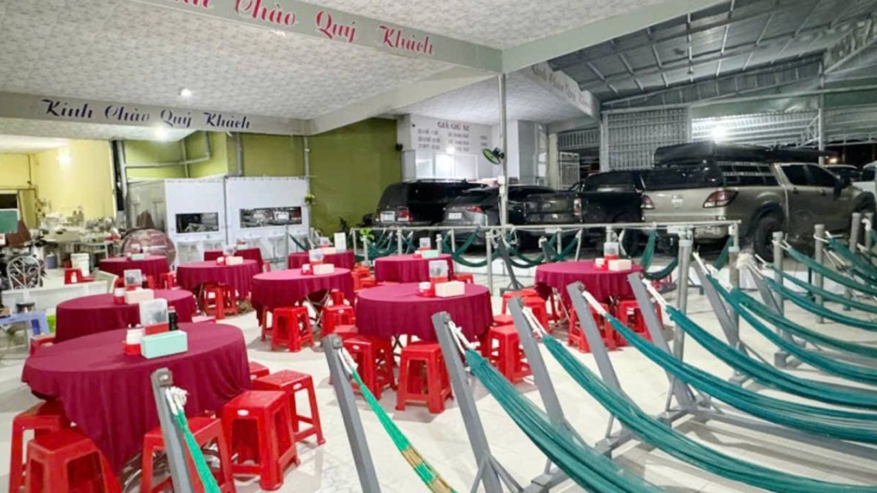 Bên trong các bãi xe tự phát