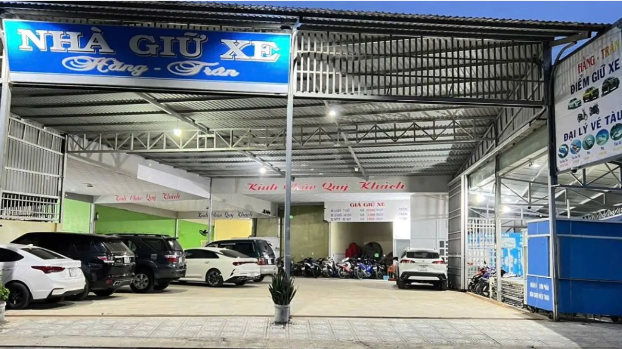 Bến xe Hằng - Trân có vị trí đối diện cảng phù hợp và thuận tiện di chuyển