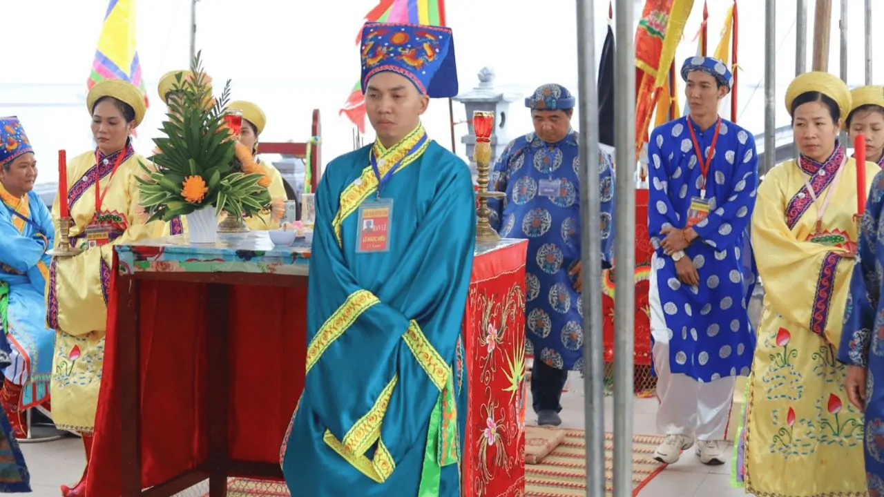 Dâng cúng trong lễ hội Dinh Cậu Phú Quốc