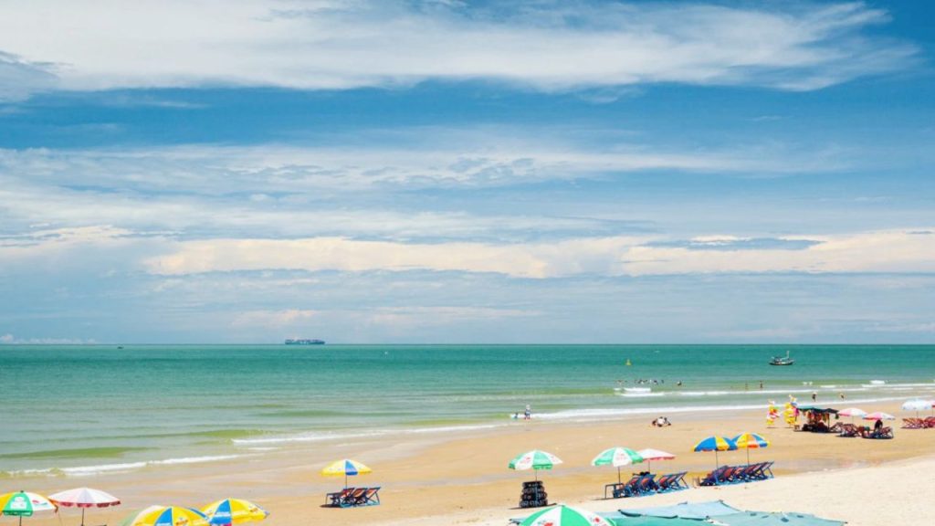 Khám phá các bãi biển thơ mộng