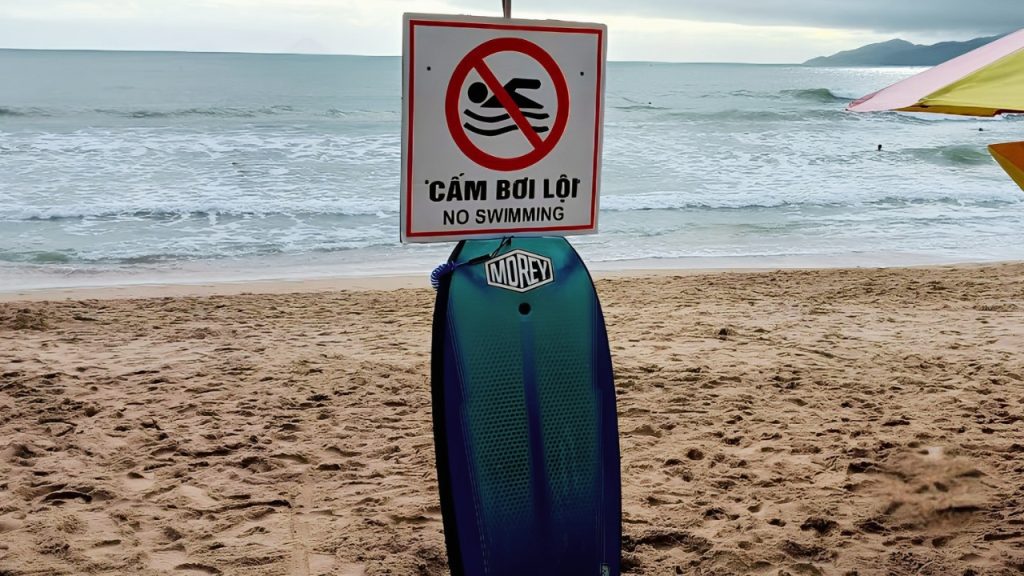 Lưu ý an toàn & Môi trường khi đi biển