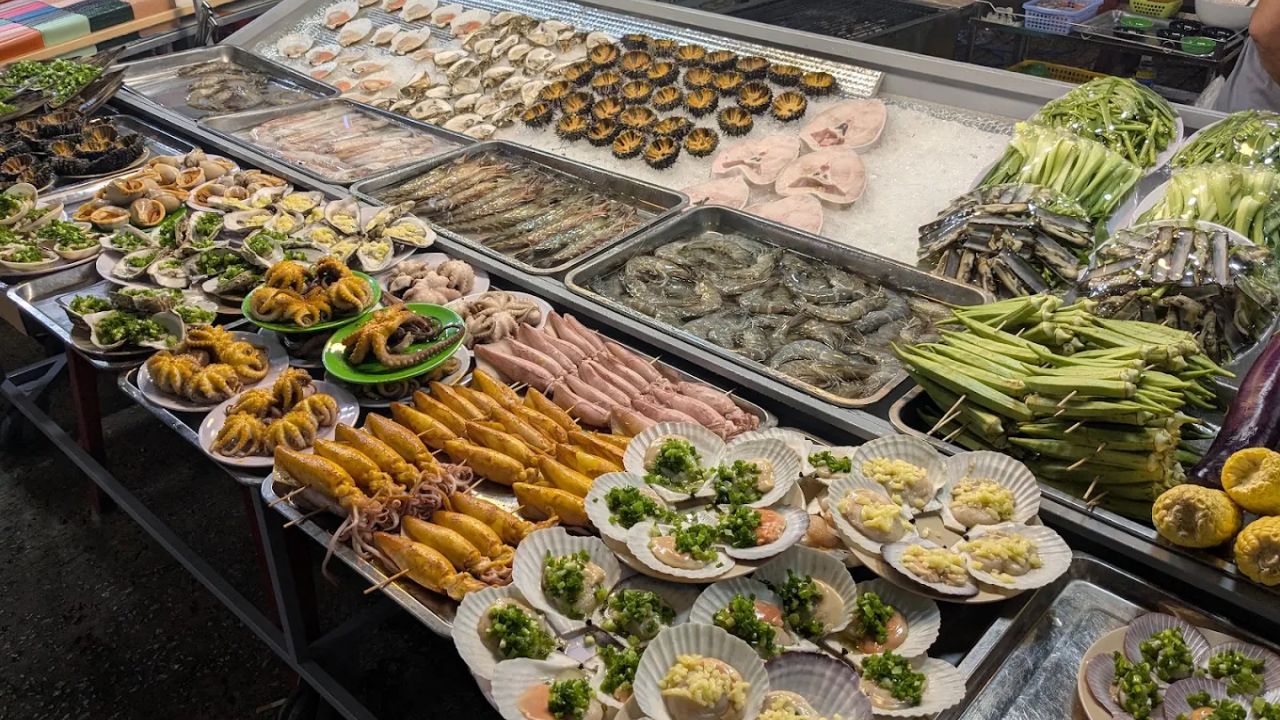 Thưởng thức đặc sản ẩm thực trước khi đi dự Lễ hội Dinh Cậu Phú Quốc