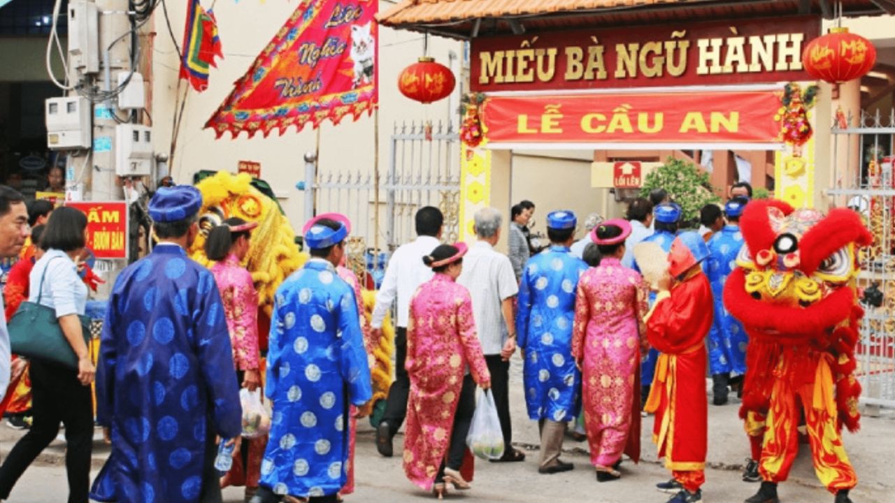 Các nghi thức văn hóa dân gian truyền thống tại Lễ hội Miếu Năm Cô Côn Đảo