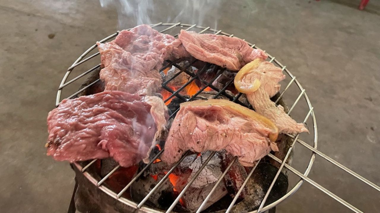 Đặc sản bò nóng Phú Quý