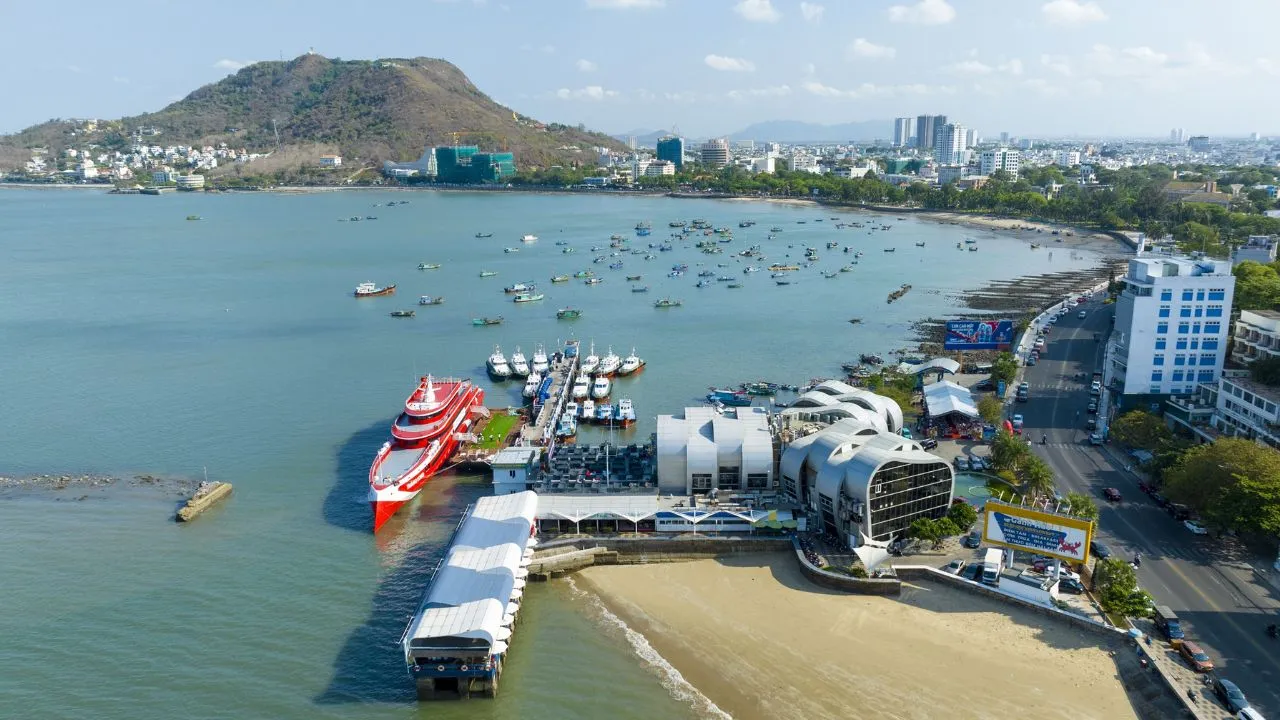 Panoramic view of Cau Da Port Vũng Tàu