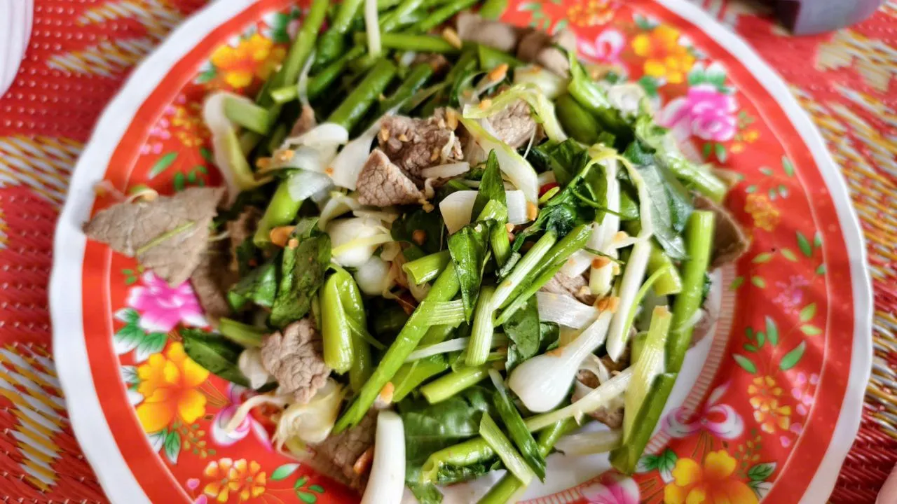 Gỏi tỏi tươi một đặc sản nổi bật không phải ở đâu cũng có