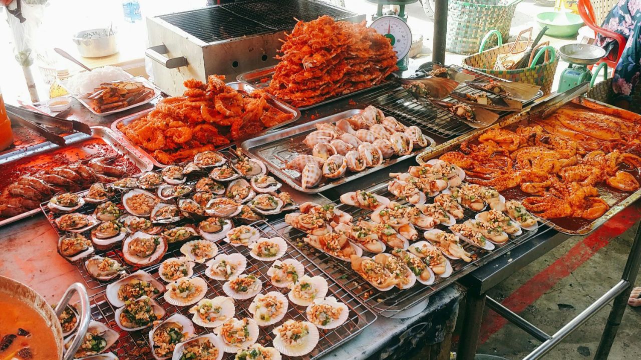 Hải sản tươi sống là trải nghiệm ẩm thực không thể bỏ qua tại đảo Nam Du