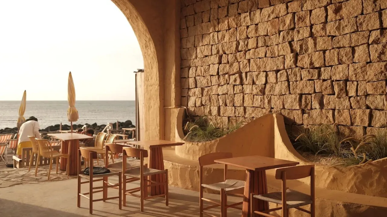 Hidden Beach: cà phê kèm bar, mở đến 23:00