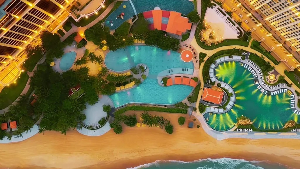 Holiday Inn Resort Hồ Tràm Beach nhìn từ trên cao với khu nghỉ dưỡng và biển riêng tư