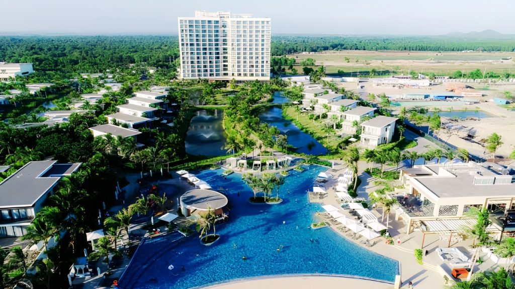 Villa sang trọng và không gian bãi biển riêng tại Melia Hồ Tràm Beach Resort.