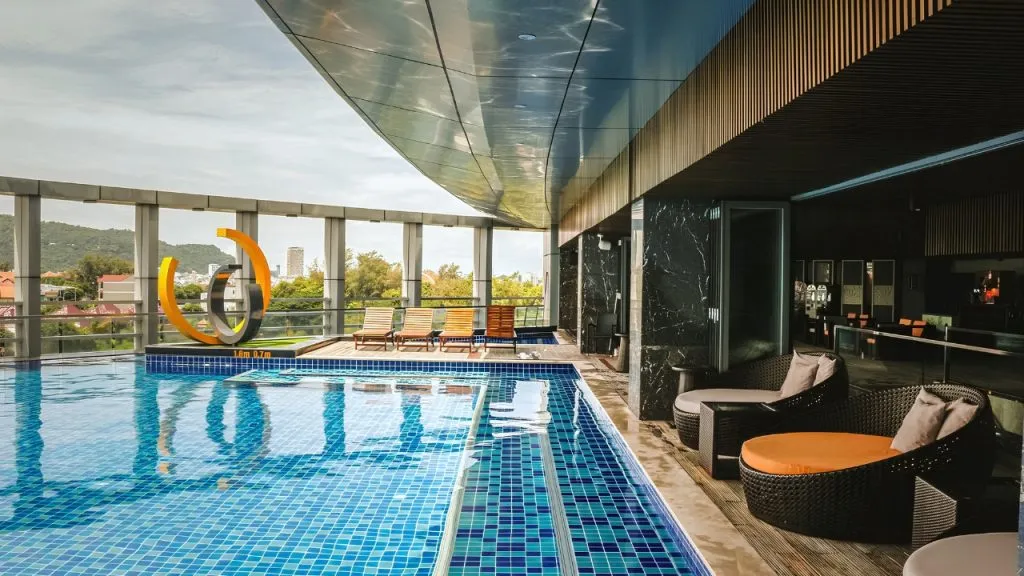 The Malibu Hotel Vung Tau với kiến trúc cao tầng màu xám hiện đại