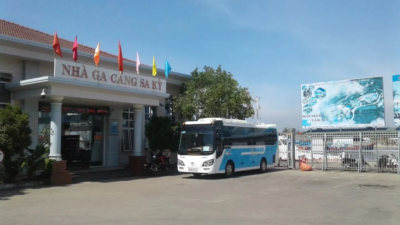 Mặt tiền nhà ga cảng Sa Kỳ
