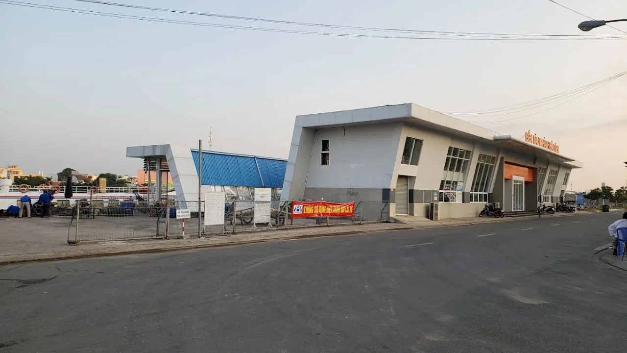 The front of the port Hà Tiên on Kim Du street