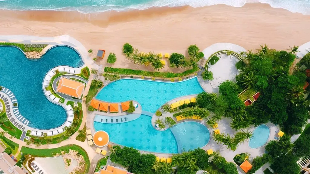 Toàn cảnh Holiday Inn Resort Hồ Tràm Beach nhìn từ trên cao