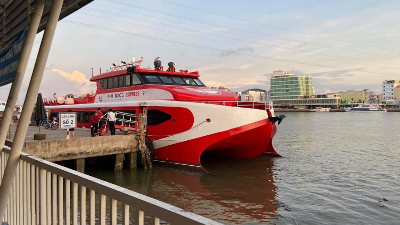 Tàu cao tốc Phú Quốc Express khởi hành từ cảng Hà Tiên đi Phú Quốc