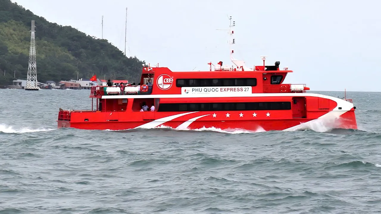 Tàu Phú Quốc Express chạy tuyến Sa Kỳ - Lý Sơn