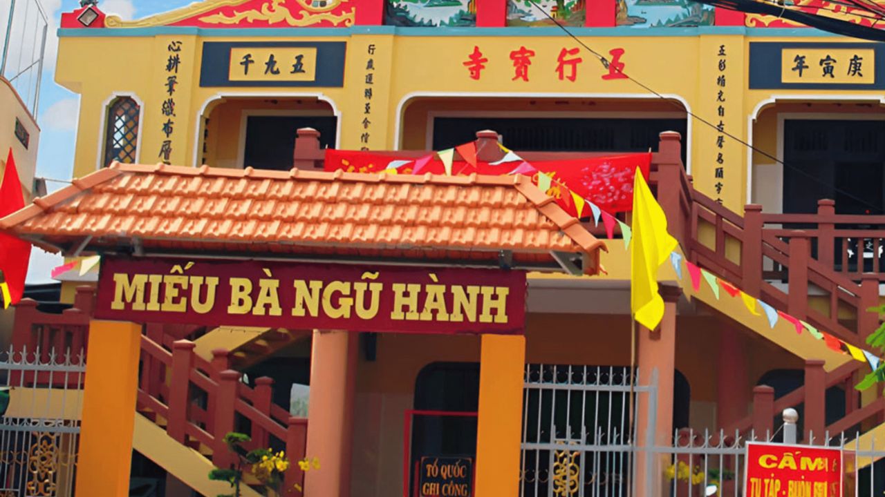Tháng 10 âm lịch là thời điểm tuyệt vời nhất để trẩy hội và tham quan Côn Đảo