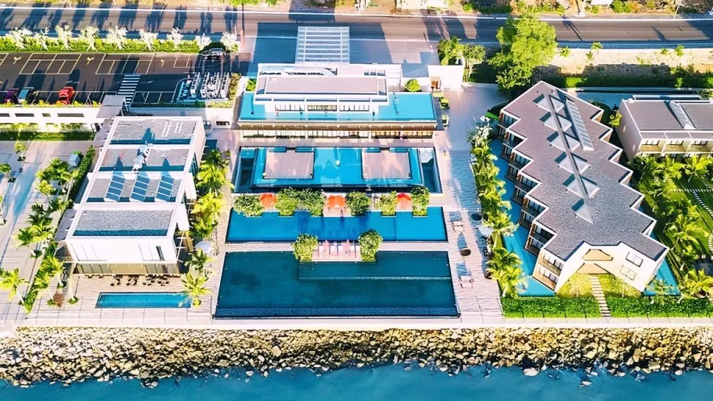 Marina Bay Vung Tau Resort & Spa bên bờ biển đá với hồ bơi ngắm hoàng hôn