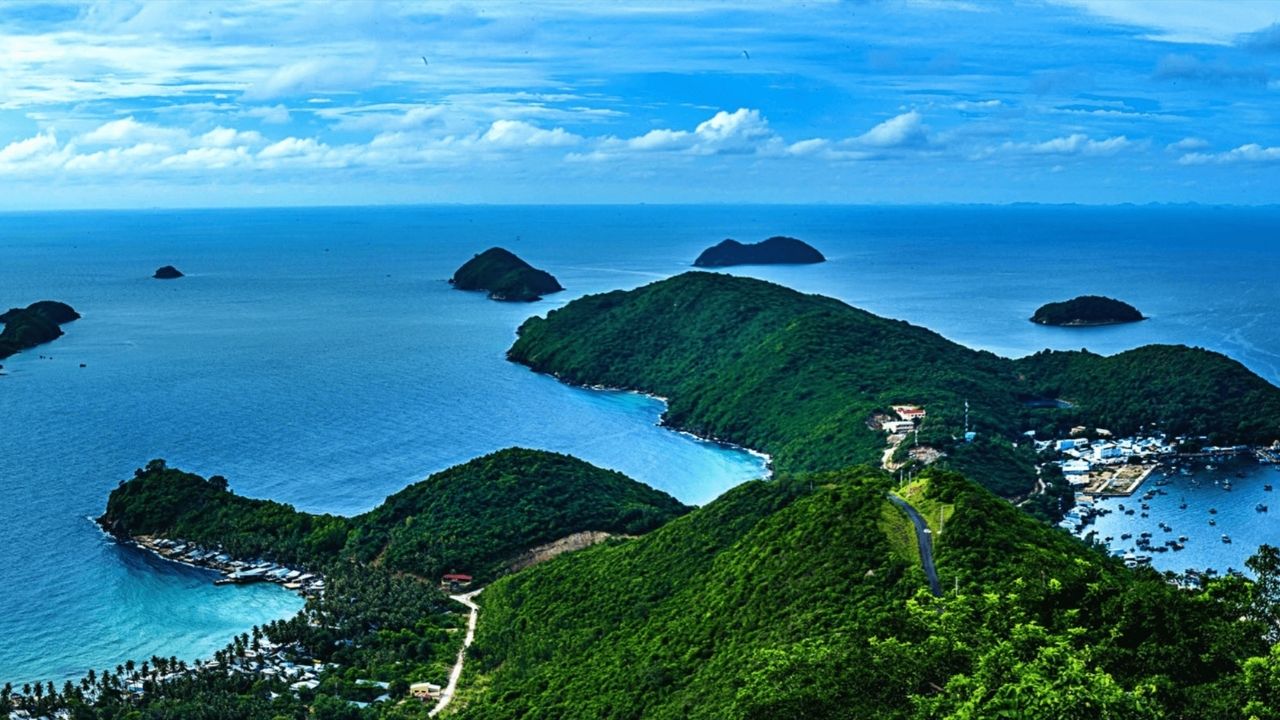 Toàn cảnh Hòn Củ Tron Nam Du