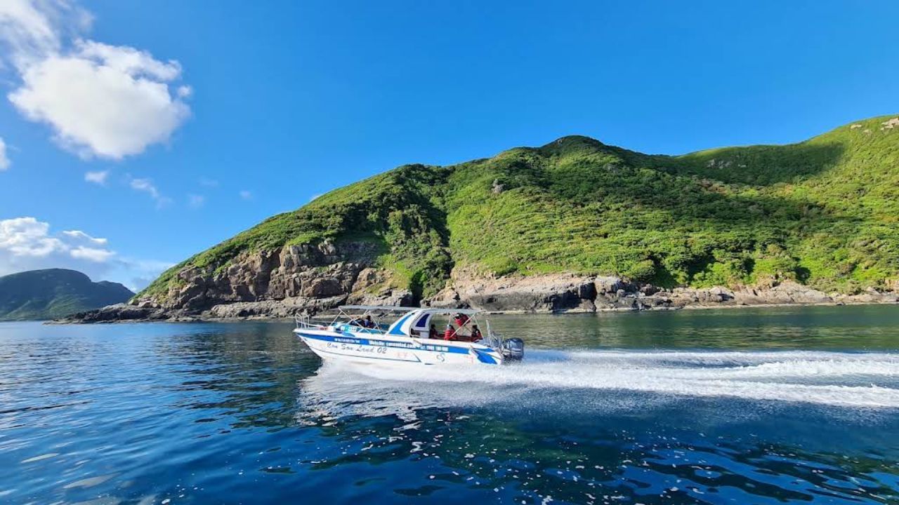 Trải nghiệm di chuyển bằng cano cao tốc ra Hòn Bảy Cạnh chỉ mất 15 - 20 phút