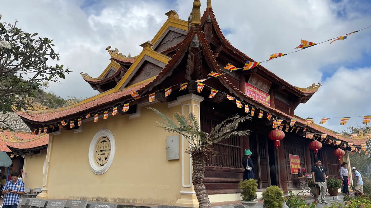 Toàn cảnh Vân Sơn Tự Côn Đảo