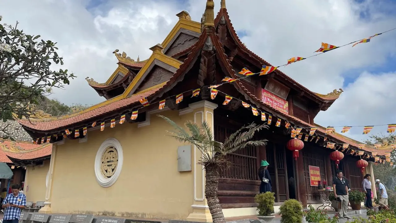 Toàn cảnh Vân Sơn Tự Côn Đảo