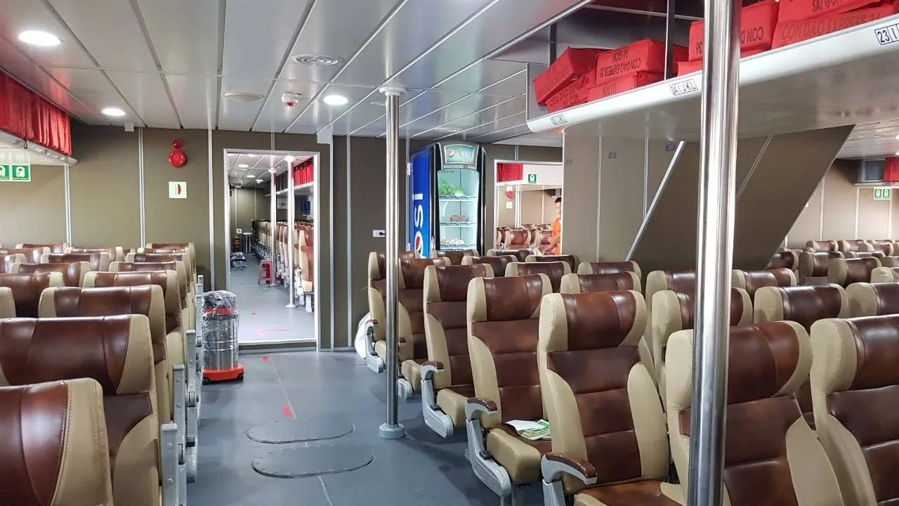 Khoang ghế Eco tàu Côn Đảo 36
