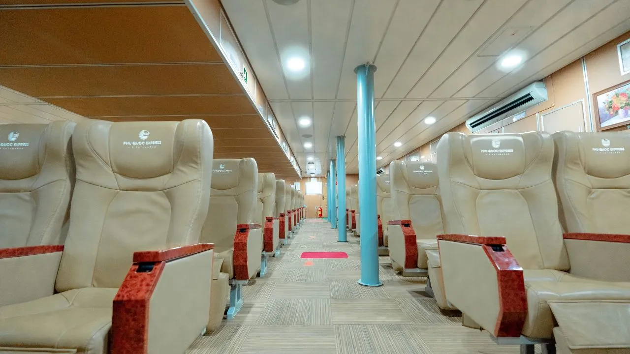 Ghế VIP trên tàu Thăng Long