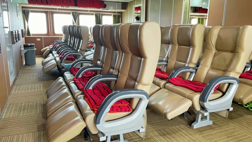 Khoang ghế VIP bên trong tàu cao tốc đi đảo Phú Quý.