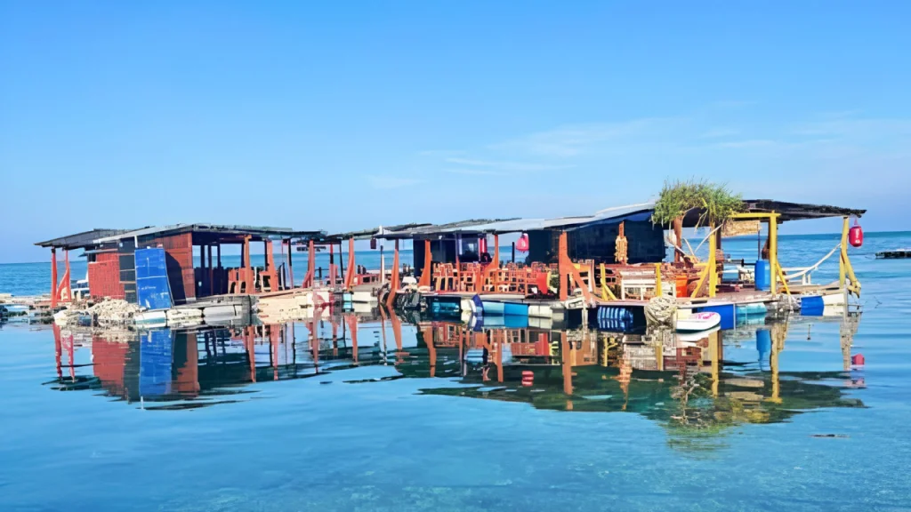 Bữa hải sản trên bè nổi giữa biển Phú Quý