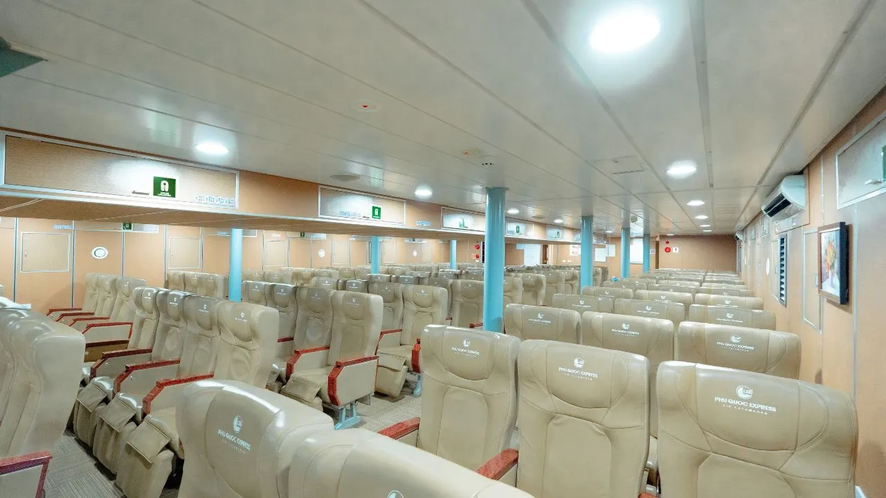 Khoang hàng khách VIP trên tàu Thăng Long